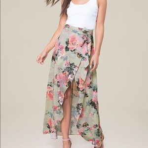 Beautiful Floral Bebe skirt- NWT
